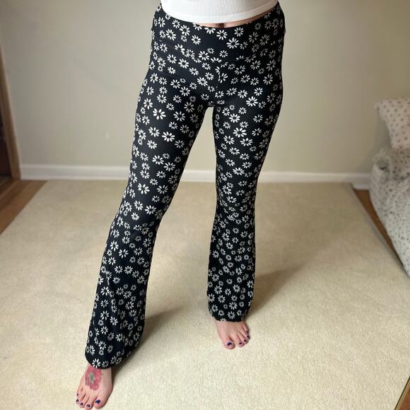 No Boundaries: Floral Flare Leggings - Picture 1 of 6